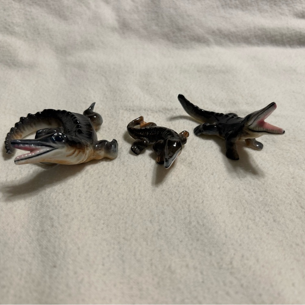 Vintage Ceramic/Porcelain Alligator Family Figurines Set